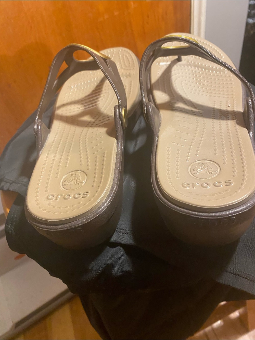 Crocs Sanrah Beveled Circle Wedge Sandals in the Espresso / Gold colorway. - Picture 2 of 7